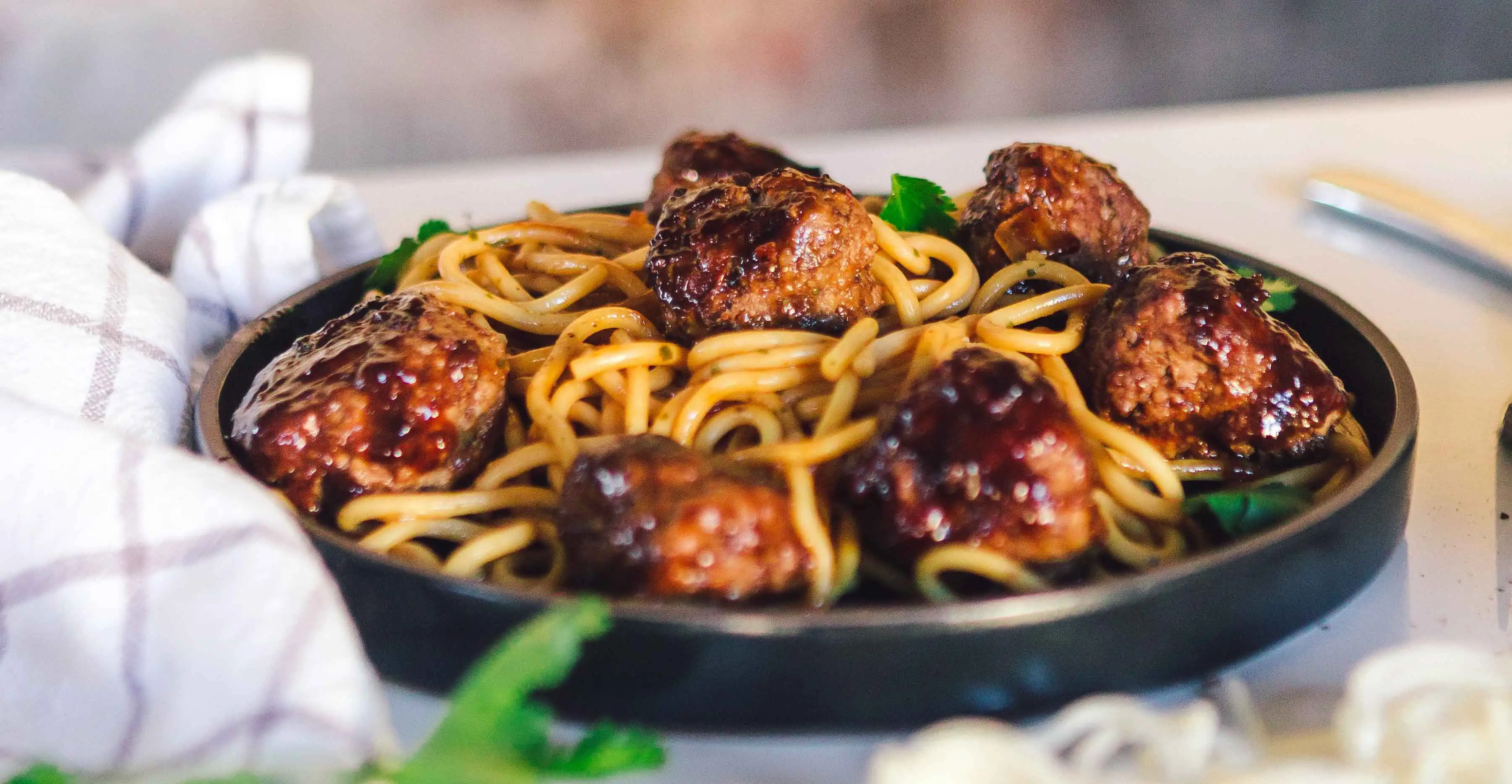 Marquardt Küchen: Pasta Mit Pikanten Hackbällchen