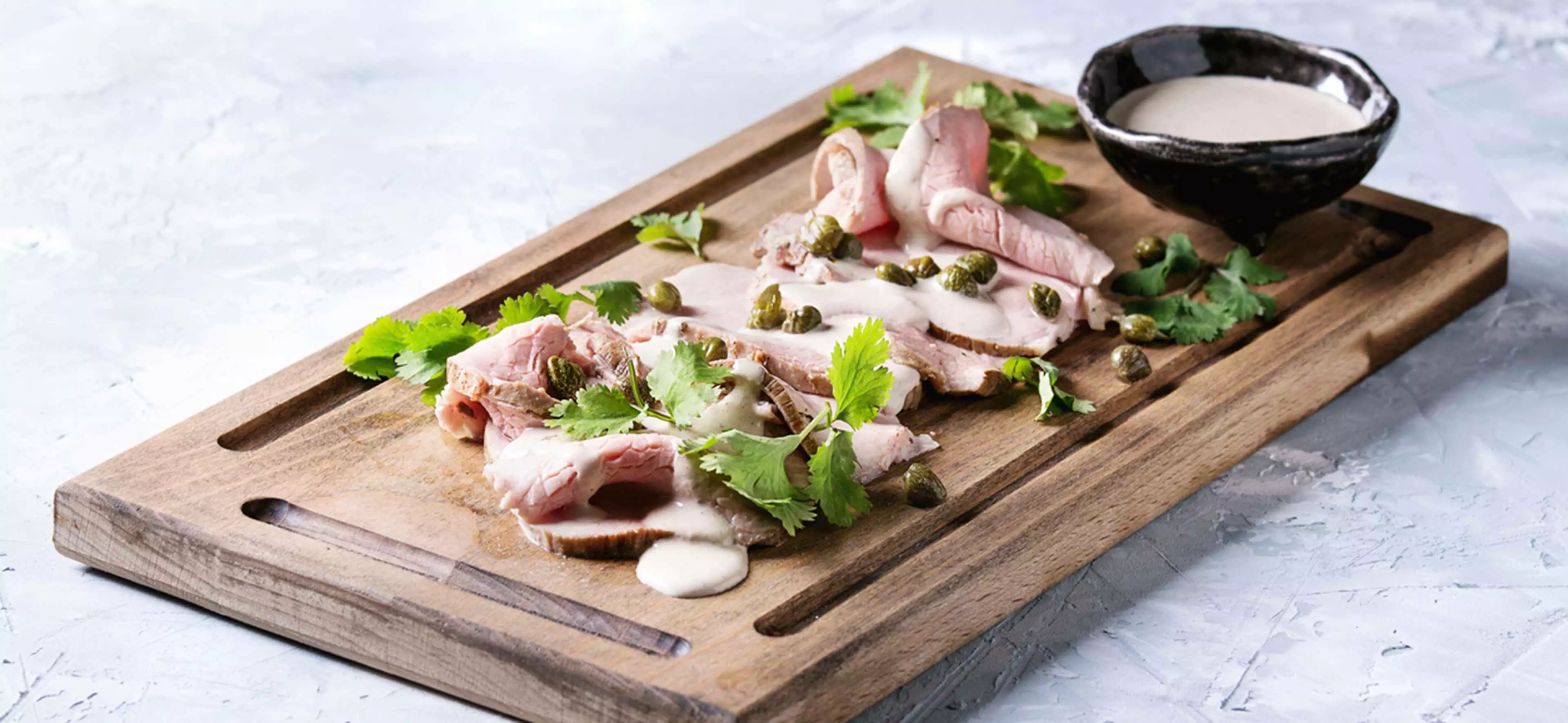 Kalbfleisch mit Thunfischsauce