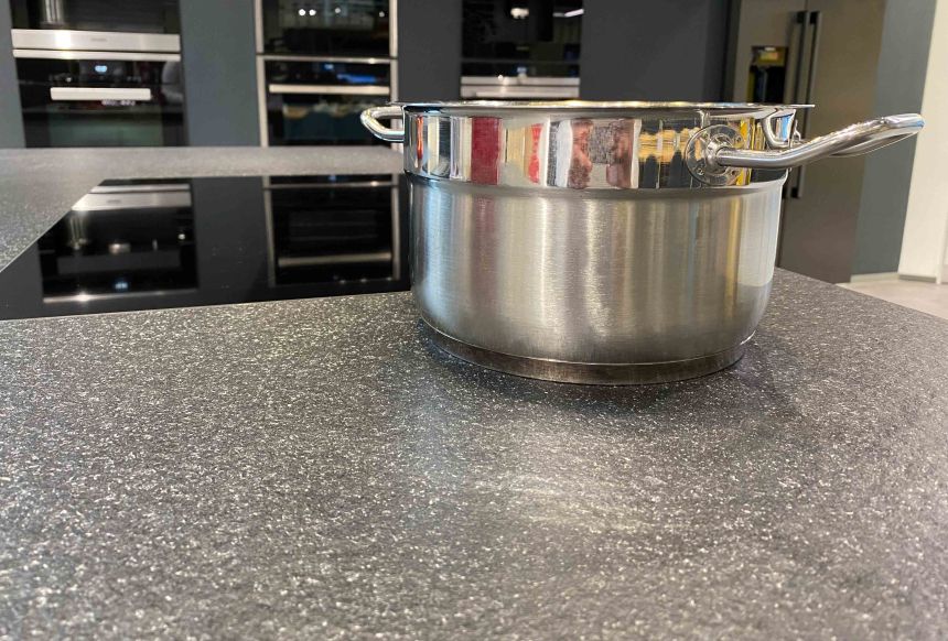 Arbeitsplatte Topf abstellen