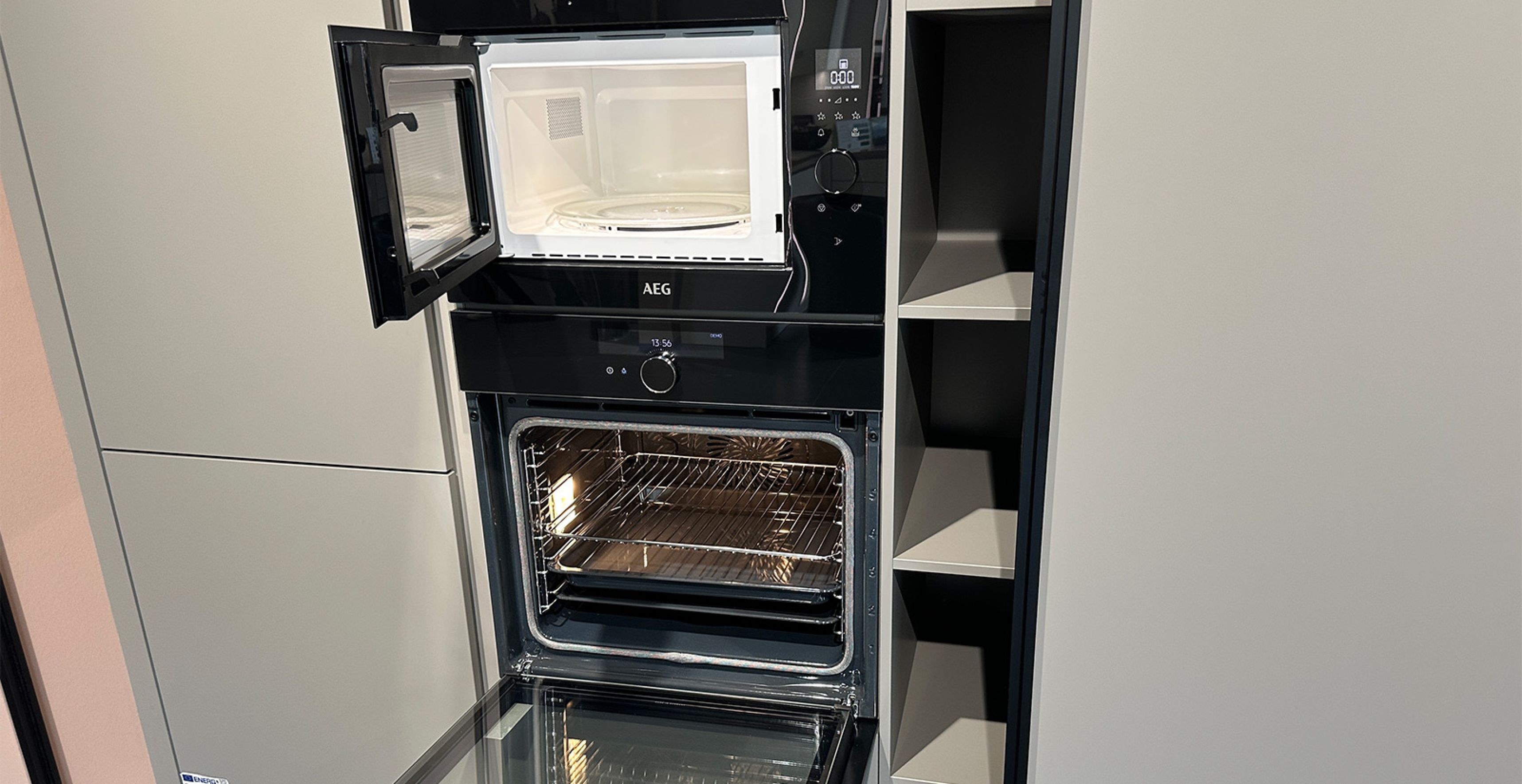 SSTNB10_Backofen_Mikrowelle-offen.jpg