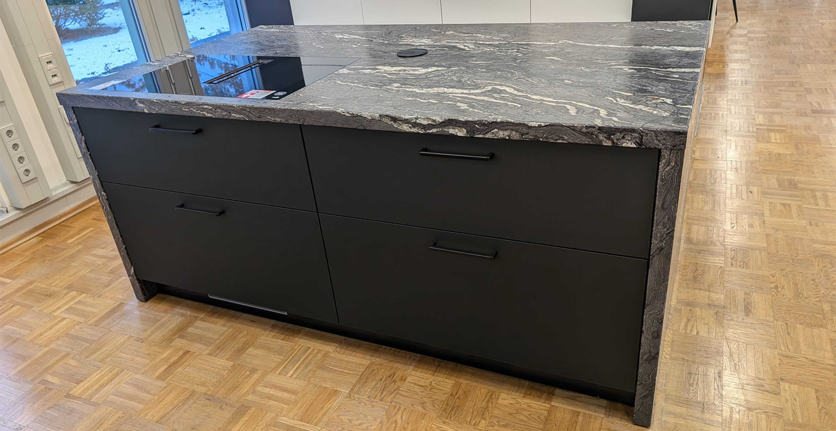 TN16_Insel_mit-Schubkästen.jpg