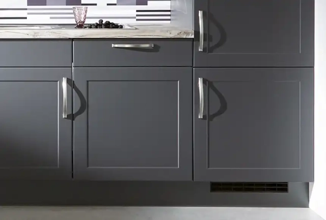 Schranktüren mit klassischem Kassettenprofil im Landhausstil