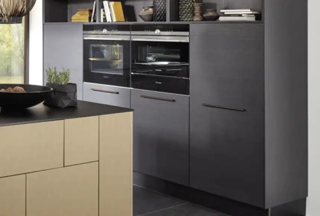 Backofen hochgebaut für komfortables Backen